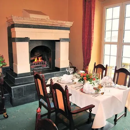 Zamek Podewils 3* Krąg