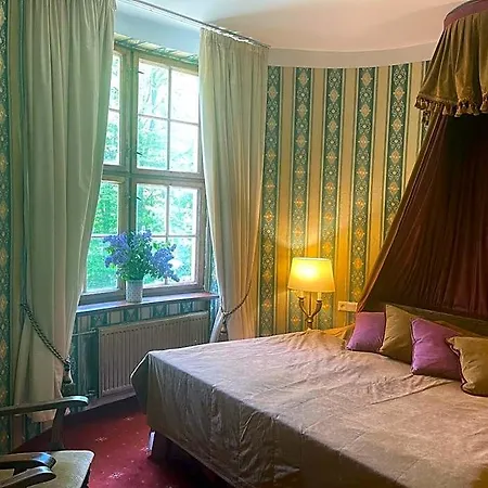 Zamek Podewils Hotel Krąg